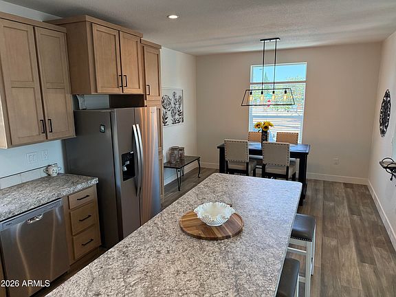 5th image of 219 W ESTATE Lane