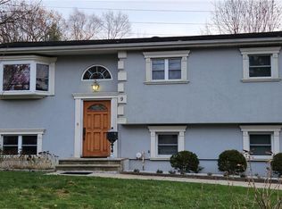 9 Amarillo Dr, Nanuet, NY 10954