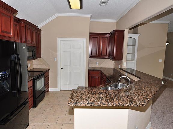 3rd image of 705 Moore St