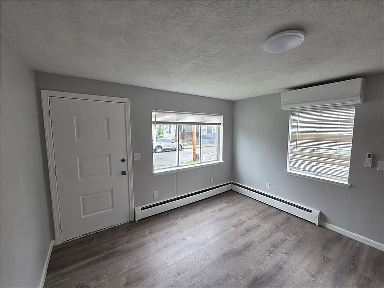 15 Barrows St #C — Photo 3