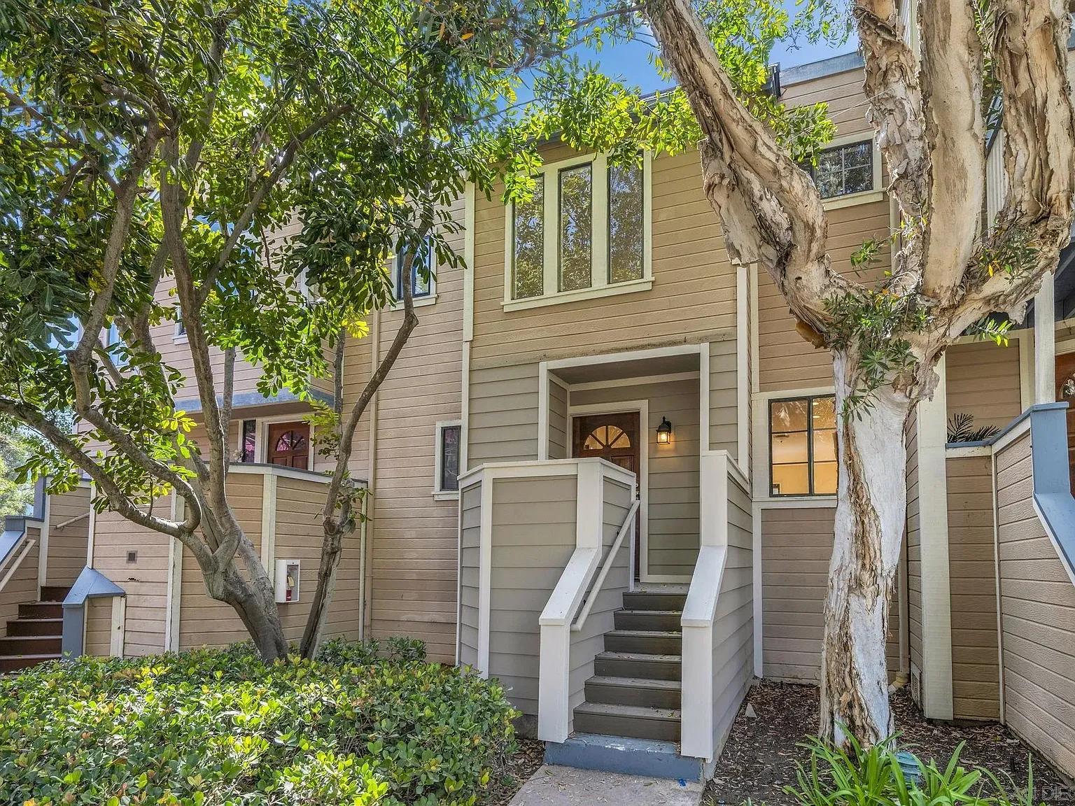 1 bed, 1.0 bath, 886 sqft, $2,495 — Photo 1
