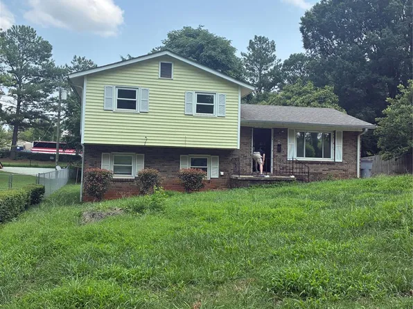 2334 Senior Dr, Charlotte, NC 28216