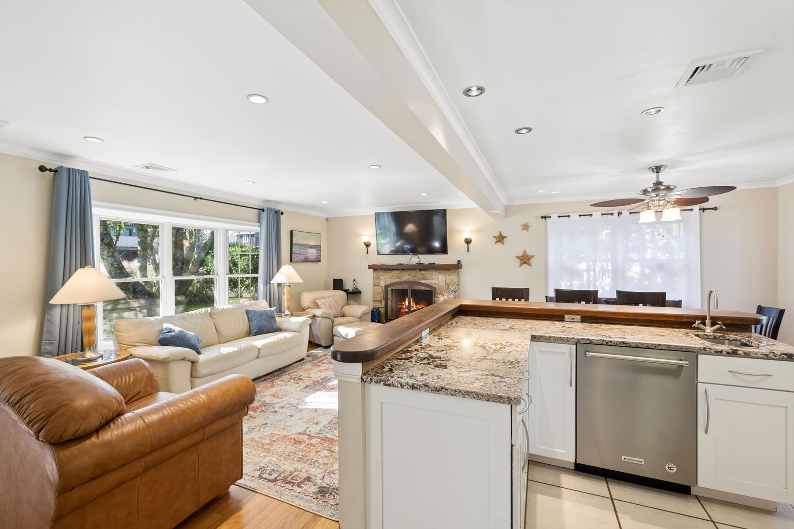 Kitchen & living