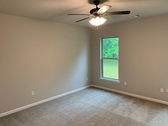 4th image of 39051 Fairfield Dr