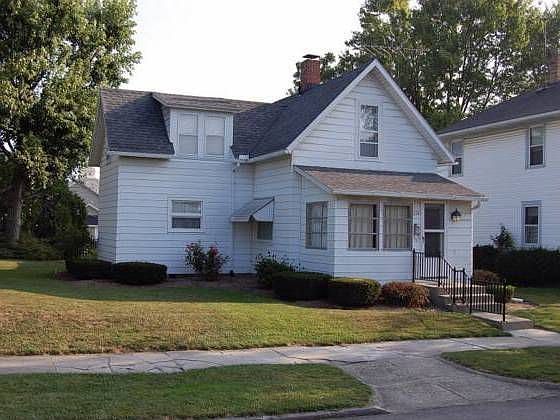 1st image of 224 W 8th St