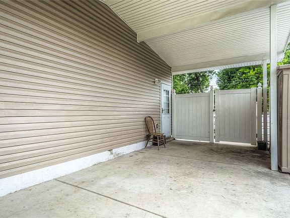 3rd image of 325 Wren Dr