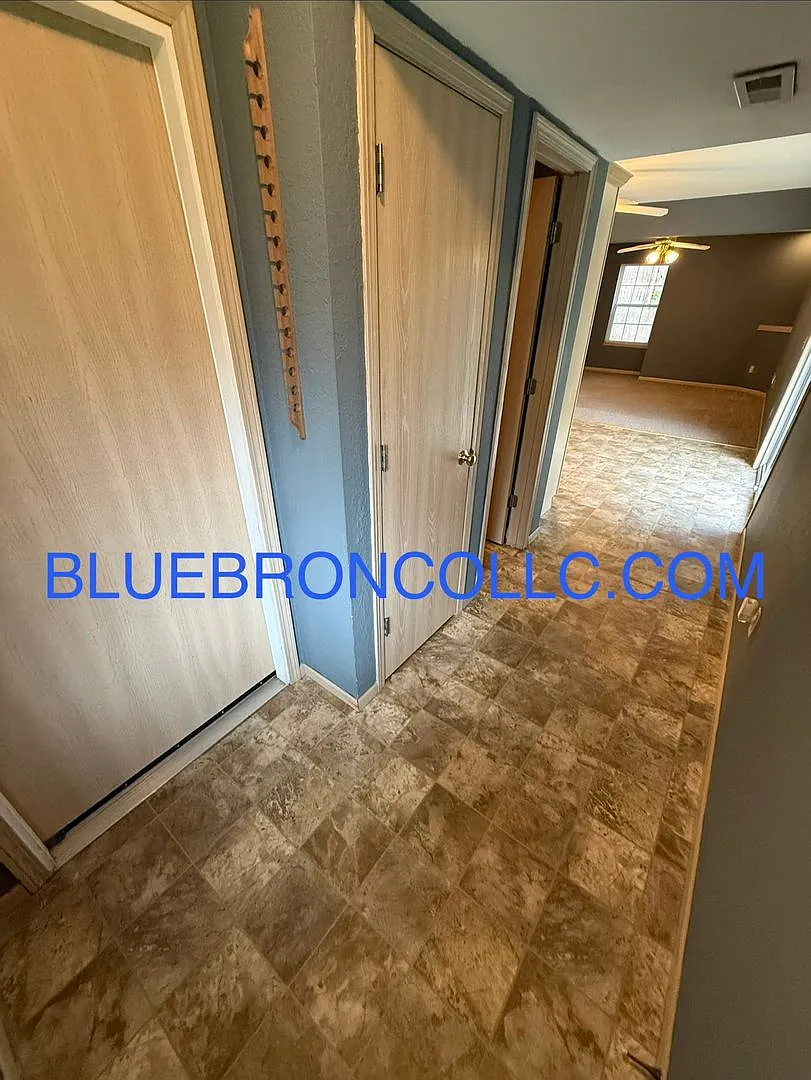 Spacious unit on quiet street with neighborhood pool! — Photo 3