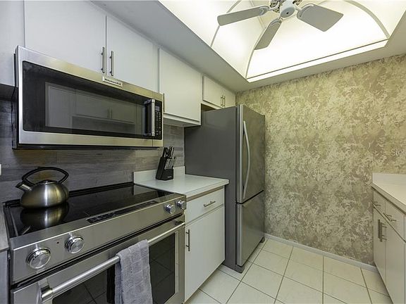 5th image of 512 W Venice Ave APT 404
