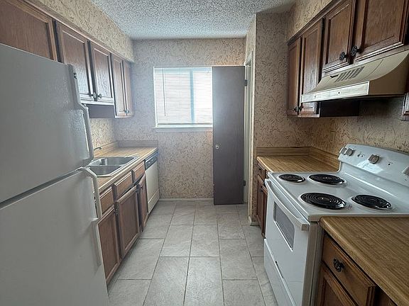 2nd image of 1636 Jade Ave APT A-b