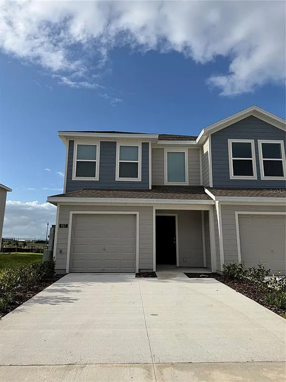 3 bed, 2.5 bath, 1423 sqft, $2,200 — Photo 1