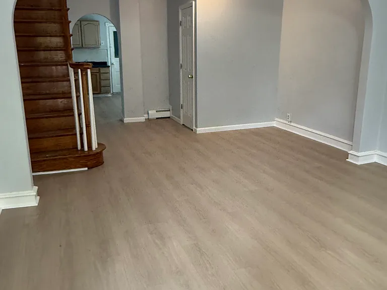 19 Stroud St — Photo 2