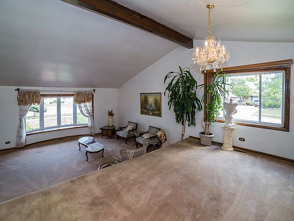 5th image of 8419 Camelia Ln