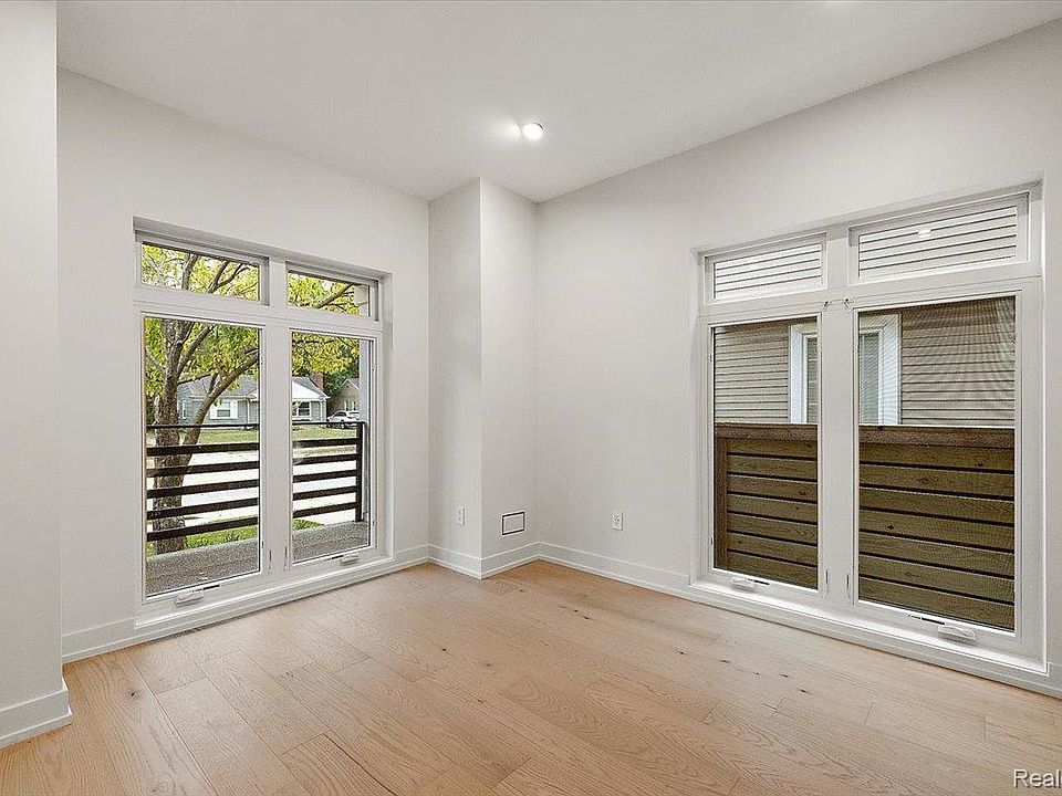 673 E Forteen Mile Rd, photo 8