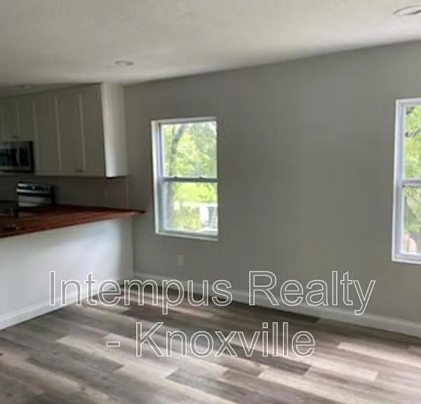 1320 Chestnut St — Photo 8