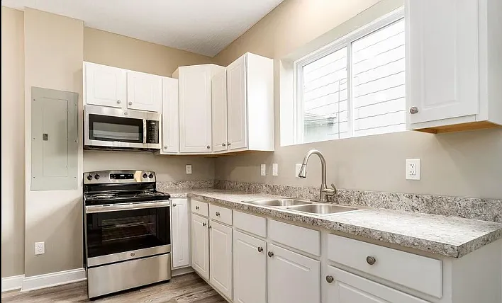 137 Avondale Ave — Photo 10