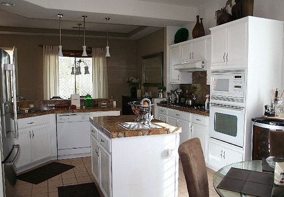 UPGRADED KITCHEN