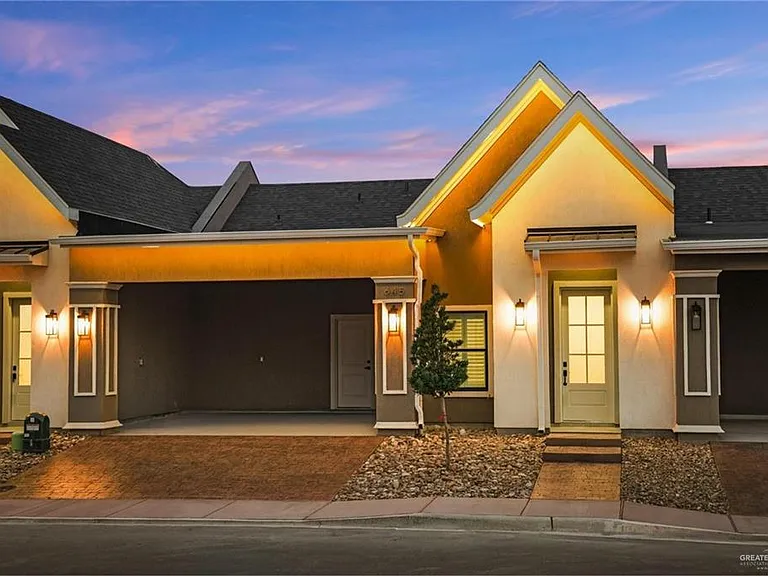 645 Esplanade Cir — Photo 2