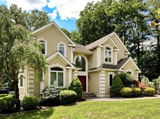 149 Pine Tree Ln, Tappan, NY 10983