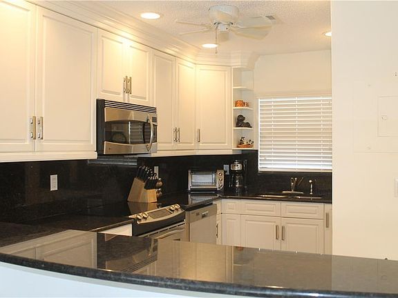 3rd image of 3939 Ocean Dr