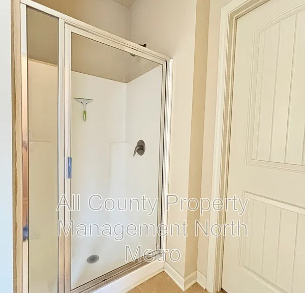 421 Parkstone Dr — Photo 10