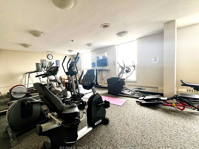 130 Neptune Dr #905 — Photo 16