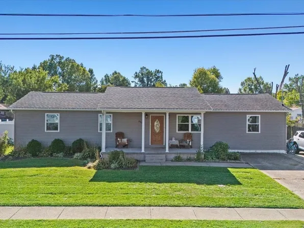 403 Lincolnshire Dr, Mineral Wells, WV 26150