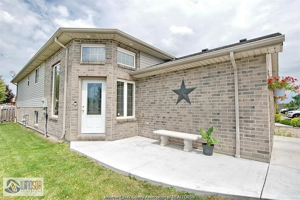 4 bed, $2,600 — Photo 2