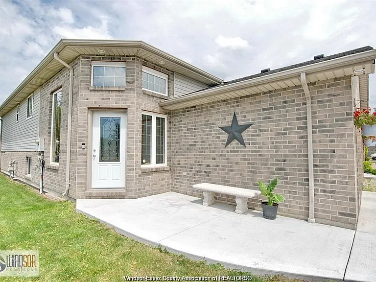 1526 Highnoon Dr — Photo 2