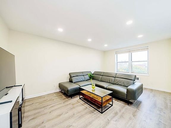 4th image of 2250 Benson Ave #5K