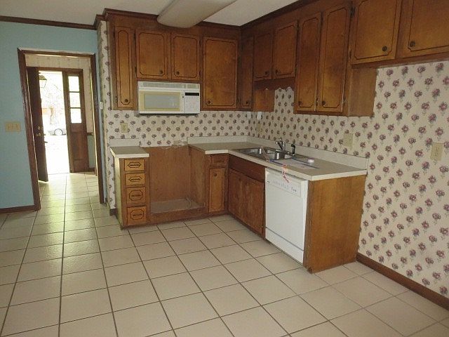 2nd image of 5631 Wood Ridge Rd