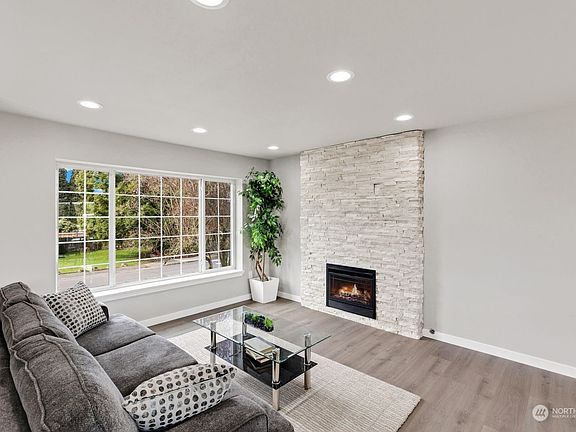 4th image of 10725 55th Avenue NE