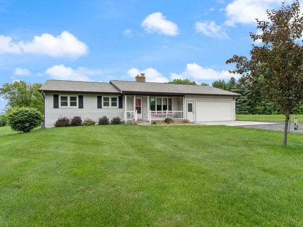 W10276 Cloverleaf Rd, Hortonville, WI 54944