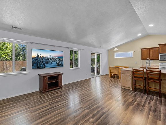 5th image of 252 SW 33rd Dr