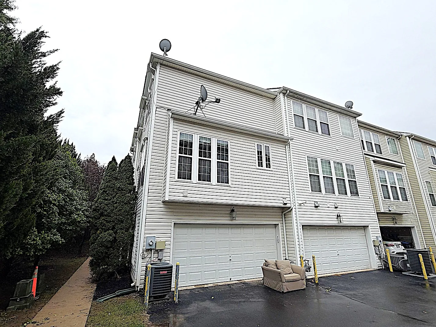 3 bed, 2004 sqft, $3,000 — Photo 2