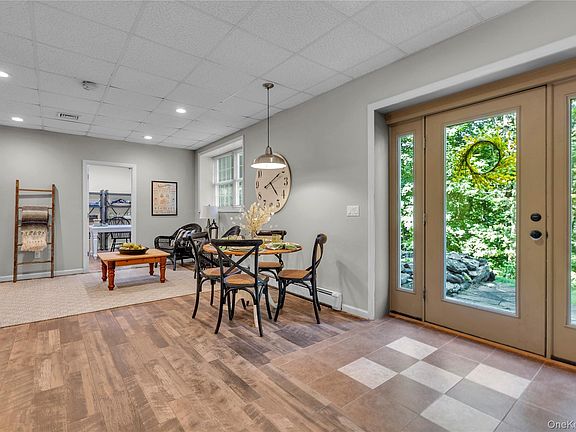 2nd image of 22 Lauro Ridge Ct