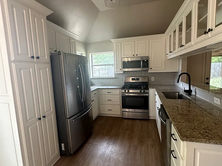 103 N Point Dr — Photo 4