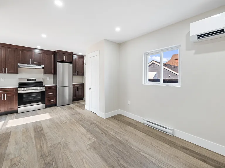 1157 Erie St E #3 — Photo 3
