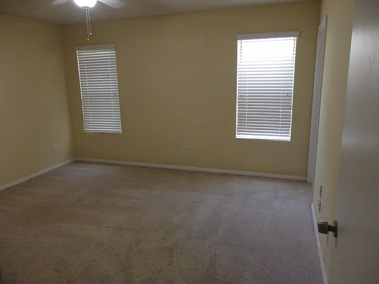 94 Belmonte Dr SW — Photo 2