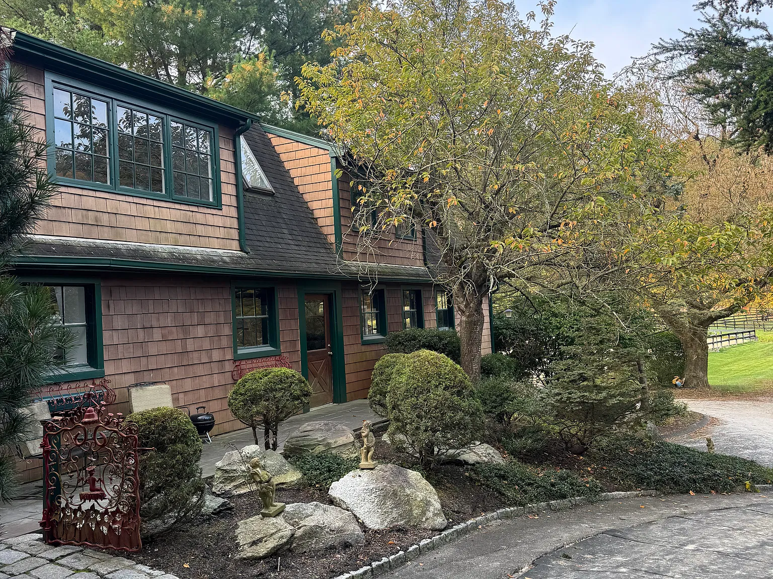3 bed, 1000 sqft, $3,000 — Photo 1