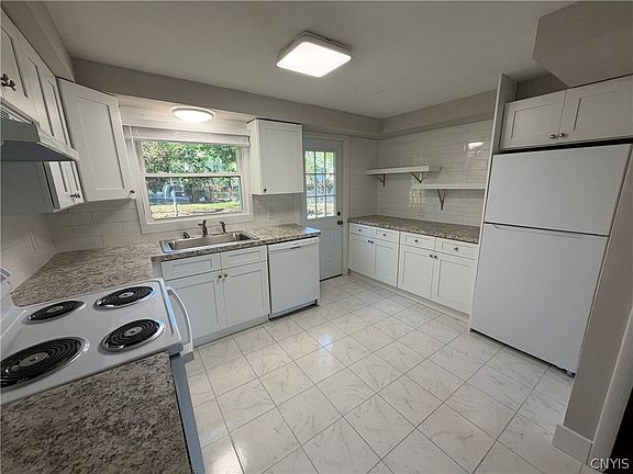 5th image of 230 Croly St