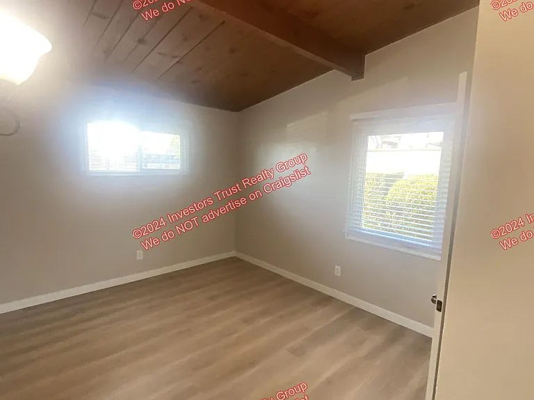 703 E Linfield St — Photo 25