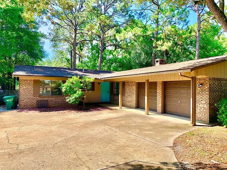 317 Somerset Dr — Photo 2