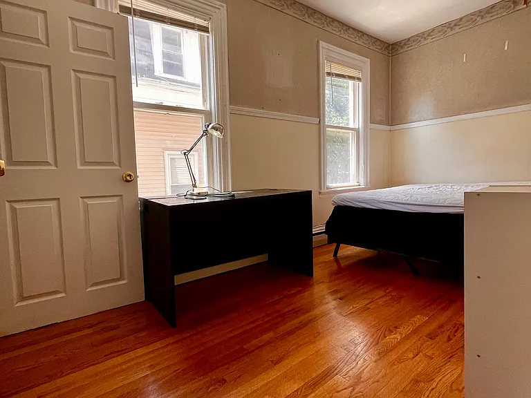 18 Crescent St #1 — Photo 3