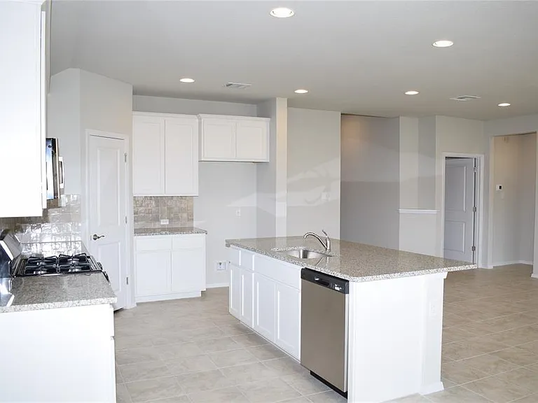 208 Shugart St — Photo 8