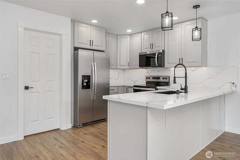 4th image of 441 Chestnut Street