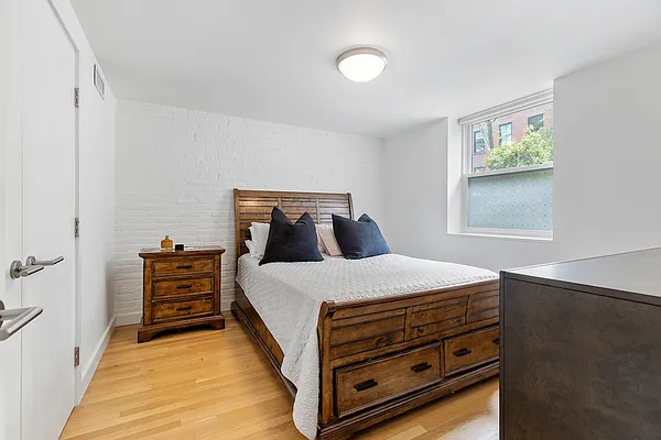 Rented by Douglas Elliman | media 15