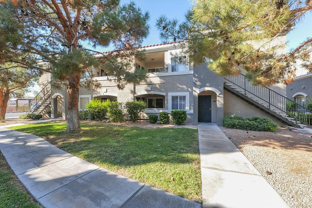 10245 S Maryland Pkwy Unit 127 — Photo 1