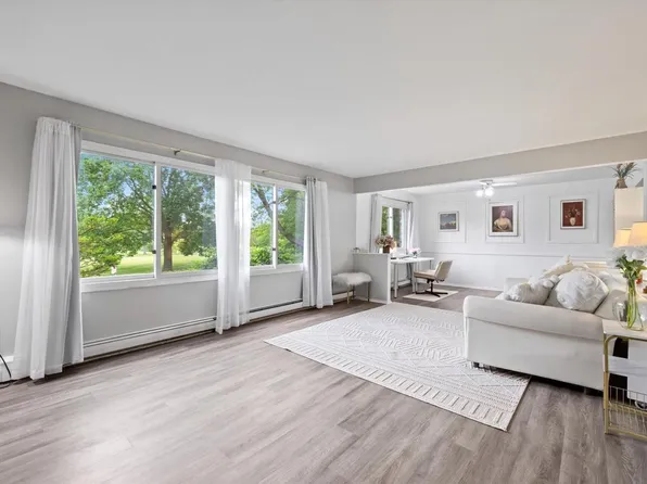 1186 Pilgrim PARKWAY, Elm Grove, WI 53122