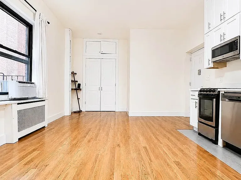 294 W 92nd St #5E — Photo 2