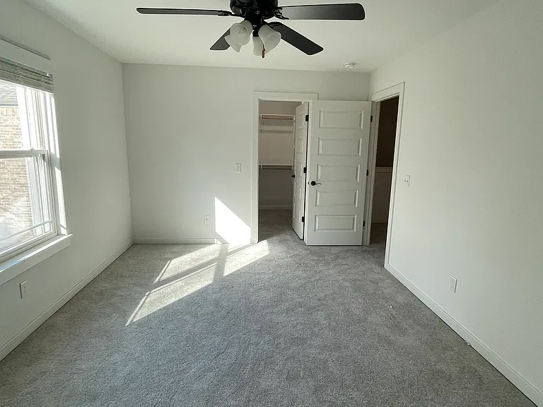 2333 E Amherst Aly — Photo 16